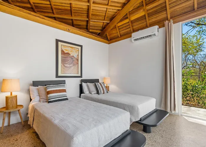 Lodge Surá Playa Negra